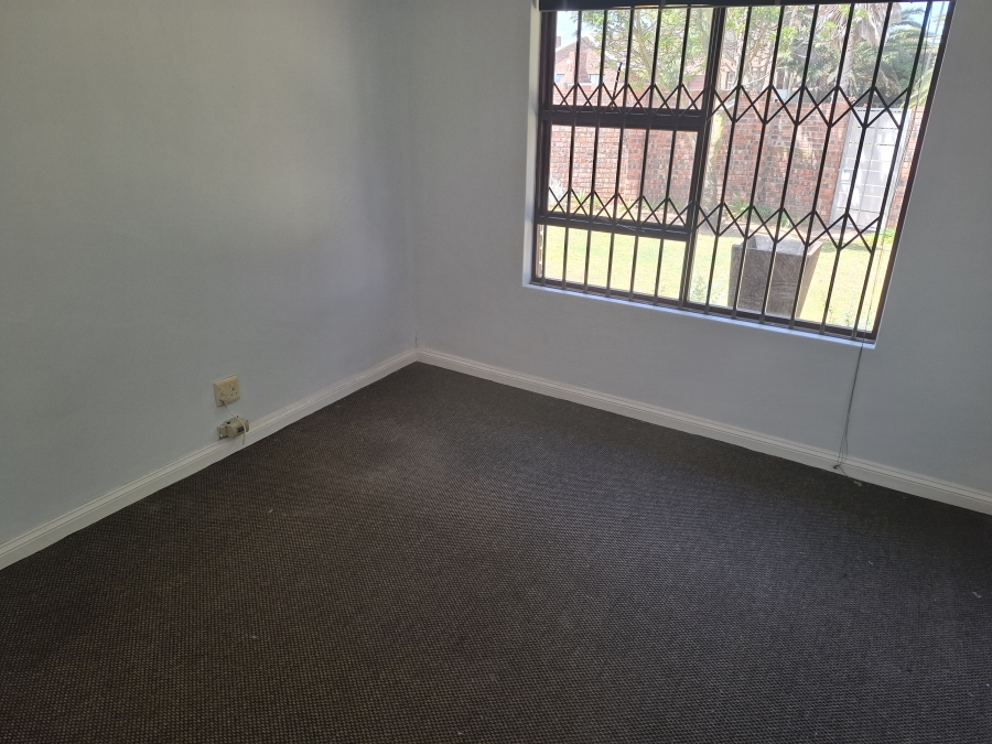 To Let 3 Bedroom Property for Rent in Wavecrest Eastern Cape